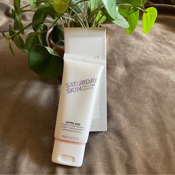 *NIB* 4 for 16$ White Moisturizing Skincare Tube - Picture 1 of 8